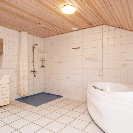 8 Person Holiday In Bl Vand